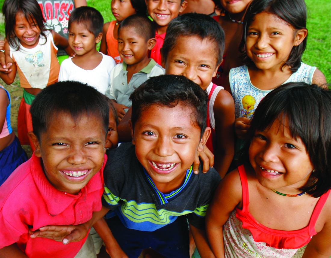 Niños de la comunidad warao sonriendo